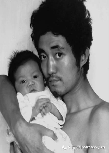 Father and Son Take Same Picture in 1986