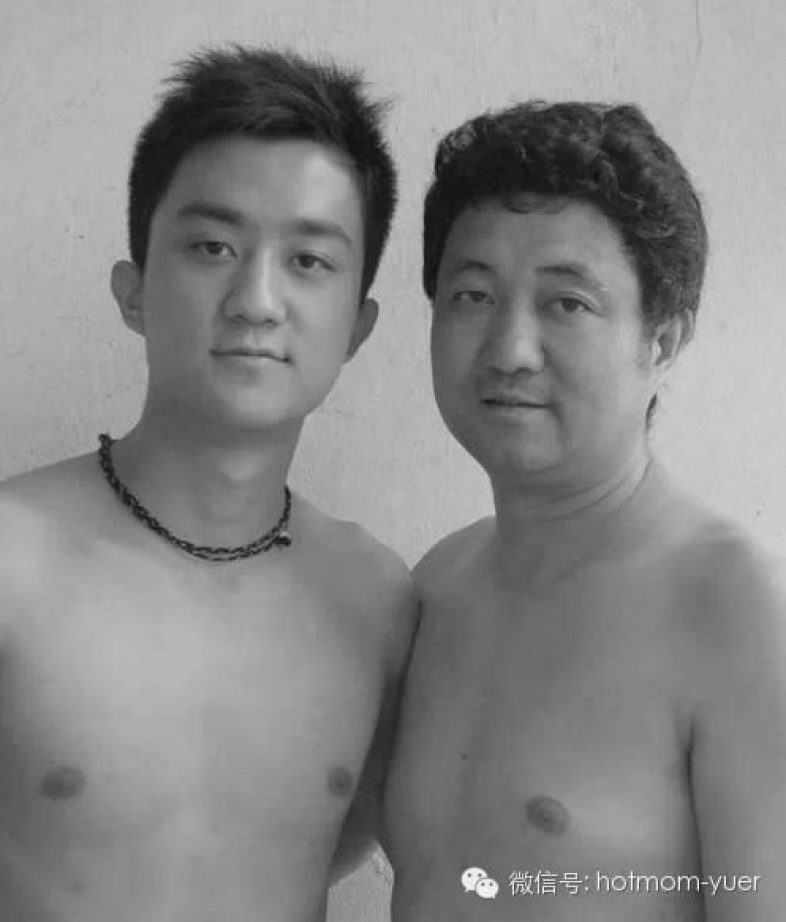 Father and Son Take Same Picture in 2004