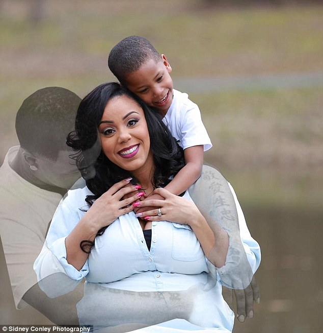 Nichole With Her Late Husband Deonta In Her Maternity Shoot 2