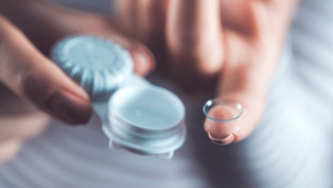 Use-Clean-Hands-and-Lenses-Debongo